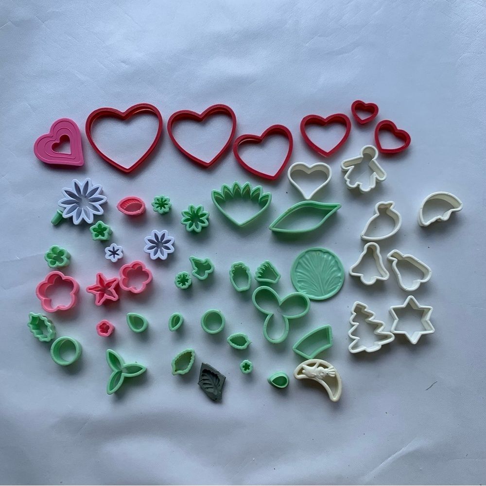 Fondant & Cookie Cutters‎ Plastic Various Sizes Shapes Flowers Hearts Baking